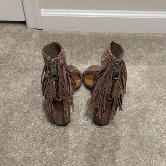 BCBG Taupe Heels with Fringe Size 8.5 - Picture 3 of 4